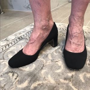 Donald Pliner Black Pumps